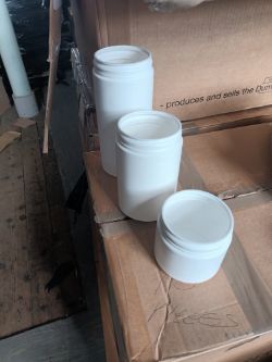 MIXED PALLET OF 580 X DUMA SPECIAL CONTAINERS WITH LIDS SEE DESCRIPTION