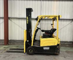 2017 HYSTER J1.6XNT ELECTRIC 3-WHEEL FORKLIFT **(INCLUDES CHARGER)**