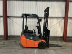 2017 TOYOTA 7FBEST13 ELECTRIC 3-WHEEL FORKLIFT **(INCLUDES CHARGER)**