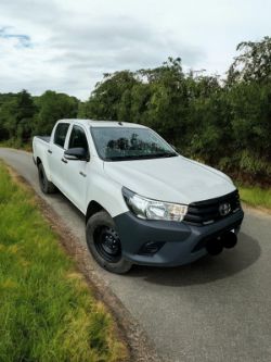2017 TOYOTA HILUX ACTIVE D-4D 4WD DCB – RELIABLE AND LOW-MILEAGE PICKUP TRUCK