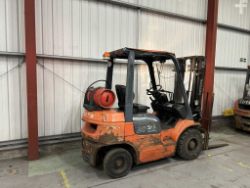 TOYOTA 42-7FGF20 LPG FORKLIFT (2003)