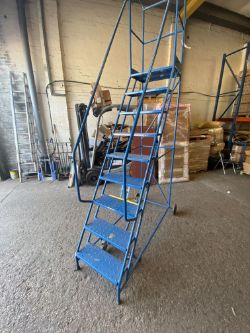9 TREAD WAREHOUSE STEPS LADDERS SAFETY PLATFORM
