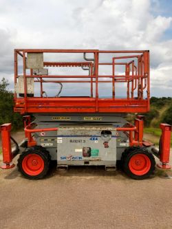2012 SKYJACK SJ6832RT SCISSOR LIFT - 2,129 HOURS