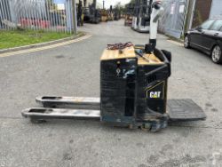2014 CAT ELECTRIC PALLET TRUCK NPV20N2**(INCLUDES CHARGER)**