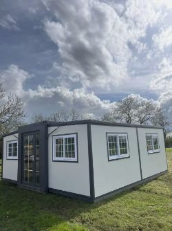 **BRAND NEW** UNUSED EXPANDABLE MOBILE HOUSE/LODGE - 19FT X 20FT, FULLY EQUIPPED BATHROOM