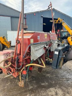 BECKER AEROMAT MAIZE DRILL