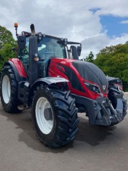 VALTRA T194 HI-TECH TRACTOR (2017)
