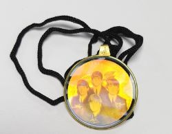600 X BEATLES HOLOGRAM PENDANTS