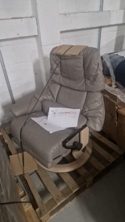 PALLET CONTAINING CUSTOMER RETURNS FURNITURE, PLEASE SEE DESCRIPTION FOR BREAKDOWN