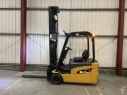 2008 CAT LIFT TRUCKS ELECTRIC - 3 WHEELS EP20NT**(INCLUDES CHARGER)**