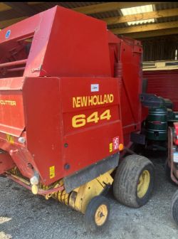 NEW HOLLAND 644 ROUND BALER