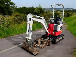 2020 TAKEUCHI TB210 1 TONNE EXCAVATOR – COMPACT POWER, BIG PERFORMANCE!