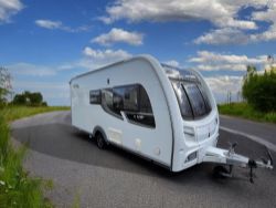 COACHMAN VIP 460/2 - 2013 2 BERTH TOURING CARAVAN | LUXURY AND COMFORT