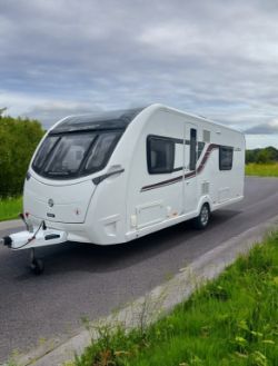 SWIFT CONQUEROR 565 TOURING CARAVAN - 2016 5 BERTH | SPACIOUS AND WELL-EQUIPPED