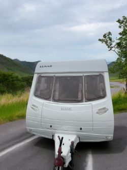 LUNAR ZENITH SIX - 2002 6 BERTH TOURING CARAVAN | FAMILY-FRIENDLY COMFORT