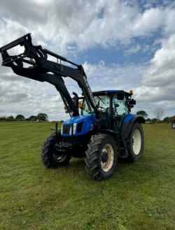 NEW HOLLAND T6.140 TRACTOR WITH LOADER