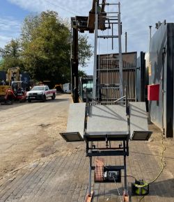 ELECTRIC MATERIAL LIFT