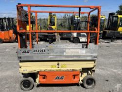 2011 JLG ELECTRIC 4-WHEEL VERTICAL MAST LIFT 1930 ES**(INCLUDES CHARGER)**