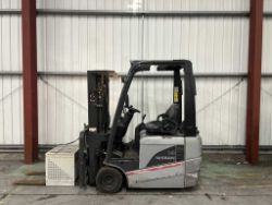 **(INCLUDES CHARGER)** NISSAN 1N1L18Q ELECTRIC 3-WHEEL FORKLIFT (2008)