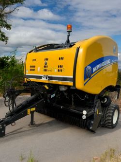 2015 NEW HOLLAND ROLLBELT 150 ROUND BALER - HIGH-CAPACITY BALING WITH SUPER FEED
