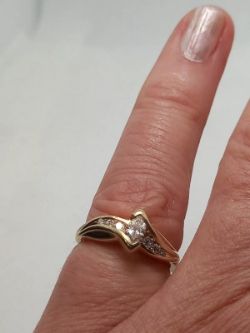 MARQUISE & ROUND DIAMOND RING 14CT YELLOW GOLD SIZEJ