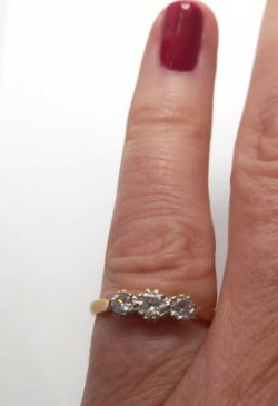 0.50CT THREE STONE DIAMOND RING/18CT YELLOW GOLD/SIZE 0