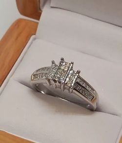 1.25CT DIAMOND CLUSTER RING 18CT WHITE GOLD