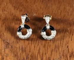 BLACK ONYX & DIAMOND EARRINGS /WHITE GOLD IN GIFT BOX WITH VALUATION CERTIFICATE OF £795
