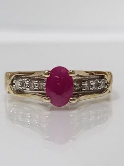 OVAL RUBY & DIAMOND RING 9CT YELLOW GOLD/SIZE J + GIFT BOX + VALUATION CERTIFICATE OF £1495
