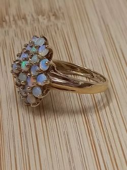 9CT LARGE OPAL AND DIAMOND CLUSTER RING SIZE L YELLOW GOLD