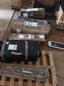 MIXED PALLET OF CHRISTMAS ITEMS