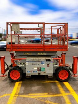 2012 SKYJACK SJ6832RT