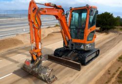 2017 DOOSAN DX27Z 2.7 TONNE EXCAVATOR