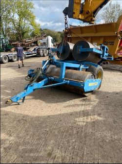 FLEMING 5.4M HYDRAULIC FOLDING ROLLER