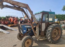 FORD 4000 TRACTOR WITH LOADER