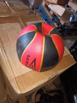 40 INDIVIDUAL PIECES OF UMBRO BASKETBALLS