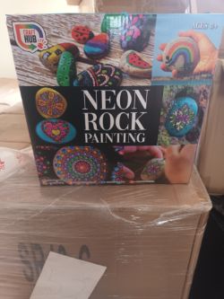 336 INDIVIDUAL PIECES OF NEON ROCK PAINTING KIT