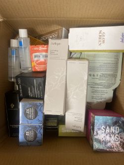 MIXED BOX OF BRANDED COSMETICS, MAKE UP & BEAUTY ITEMS (BOX 18)