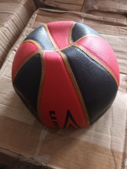 72 X UMBRO BASKETBALLS
