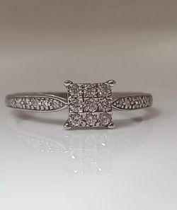 0.20CT DIAMOND CLUSTER RING. 9CT WHITE GOLD SIZE N