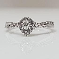 0.15CT DIAMOND ENGAGEMENT RING/9CT WHITE GOLD IN GIFT BOX WITH VALUATION CERTIFICATE OF £1395