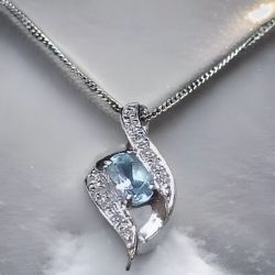 OVAL AQUAMARINE & DIAMOND PENDANT 9CT WHITE GOLD/18