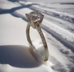 14CT WHITE GOLD CUBIC ZIRCONIA ENGAGEMENT RING/SIZE M