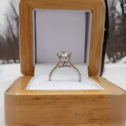 1.27CT DIAMOND ENGAGEMENT RING 18CT WHITE GOLD IN GIFT BOX WITH VALUATION CERTIFICATE OF £9295