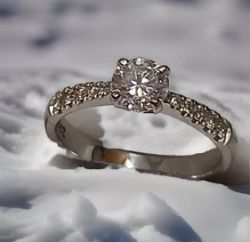 1.01CT DIAMOND ENGAGEMENT RING 18CT WHITE GOLD + GIFT BOX + VALUATION CERTIFICATE OF £4995