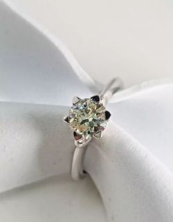 1.02CT DIAMOND SOLITAIRE RING 18CT WHITE GOLD. SIZE N