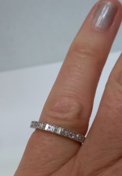 9CT WHITE GOLD DIAMOND ETERNITY RING SIZE M