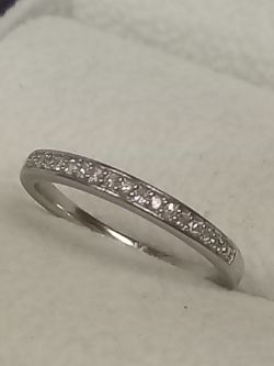 9CT WHITE GOLD DIAMOND ETERNITY/WEDDING RING. SIZE K
