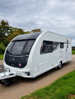 SWIFT CHALLENGER 530 - 4 BERTH TOURING CARAVAN | 2018 | MODERN & FULLY EQUIPPED