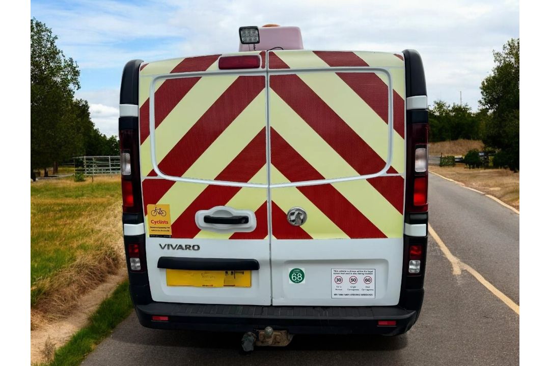 2015 VAUXHALL VIVARO SWB PANEL VAN - Image 3 of 13